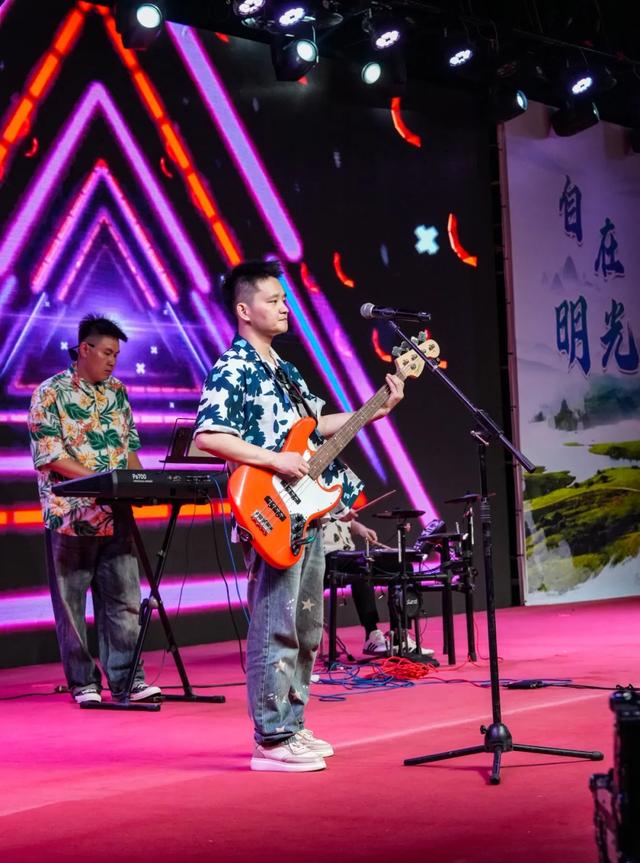 “机”情狂欢，“智”燃明光——机器人总动员，嗨爆明光黄金周