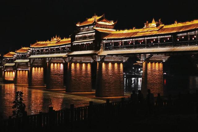 11月的黔江=廊桥音乐节+鸡杂美食狂欢的快乐星球!