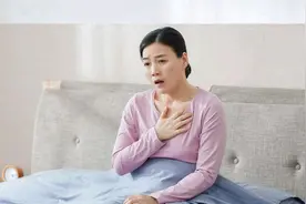 如何判断女性是否进入了更年期？提醒：与其看年龄，不如看身体图片