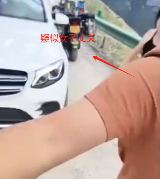 奔驰石头姐“社会性死亡”：车是按揭的，正脸曝光，家庭情况被扒