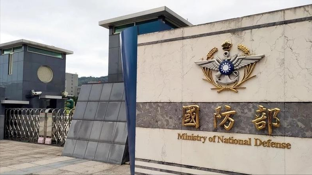 台湾即将“大战”！美国战车抵台，内部局势白热化，中国官方回应