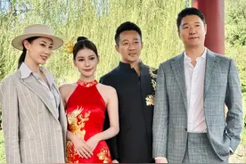 马筱梅这个气场确实有点不够！婚礼上合影真的很容易被秒！图片