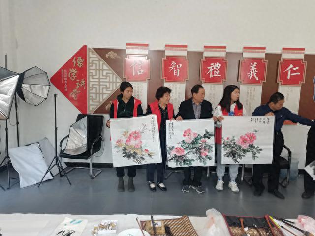 重阳佳节将来临 创作墨宝送老人
