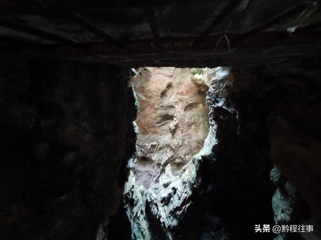 探险贵州深山原始溶洞，遇见一个躲匪洞、一座红军坟