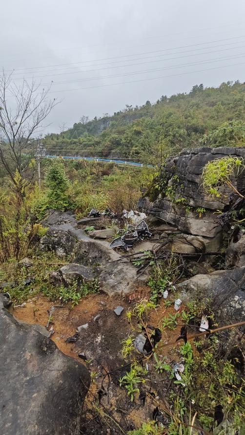 贵州49岁女子务农遭杀害被抛尸于石缝，被害人儿子：嫌犯装作无事发生来我家吃饭！二审判死缓，家属申请再审