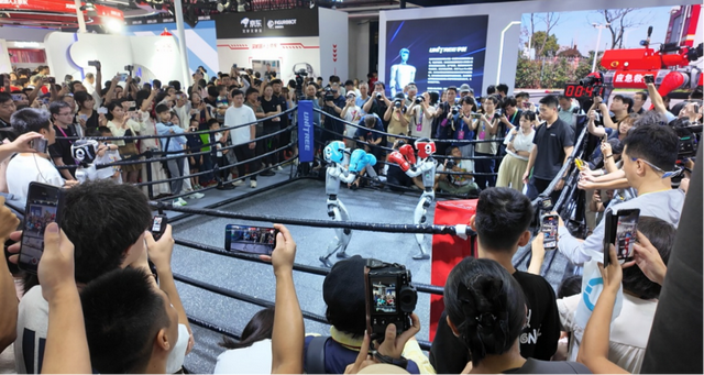 2025世界机器人大会：时代喧哗造物忙