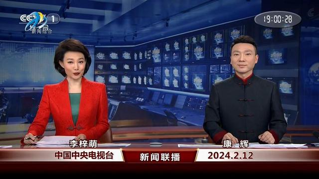 李梓萌回家乡沈阳主持2025全球工业互联网大会，扎高马尾气质很好