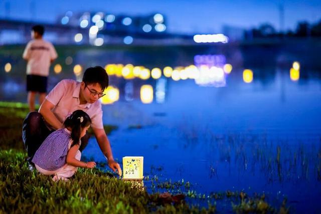 八天“奇遇”燃动“双节”！2025如虹嘉年华圆满收官