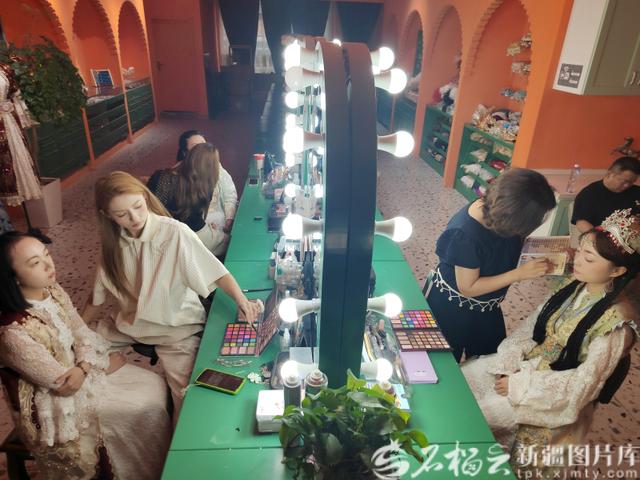 连续三十天！20万+游客每日打卡“第一会客厅”