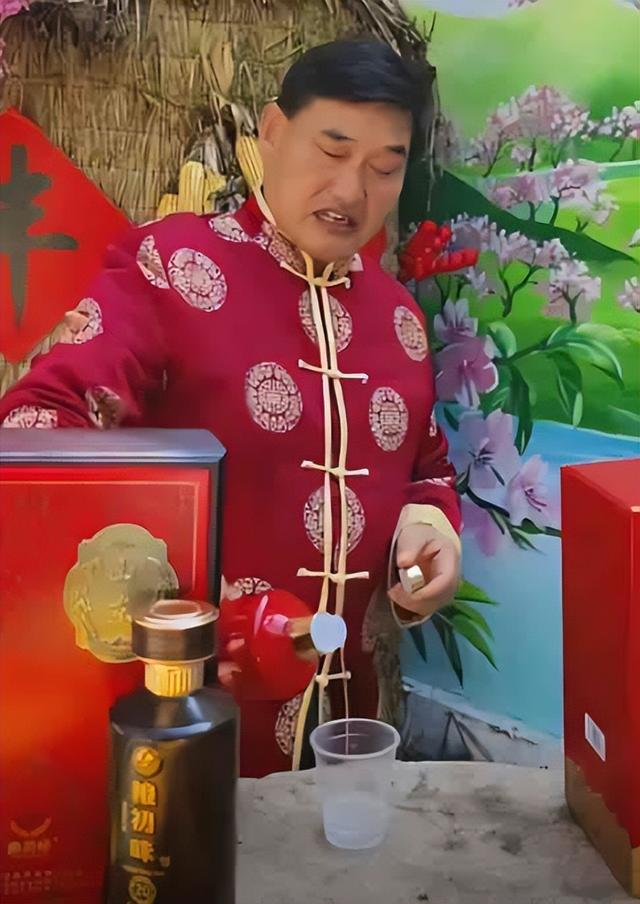 离婚4年，陈亚男和朱小伟的生活天差地别，背后的真相太现实