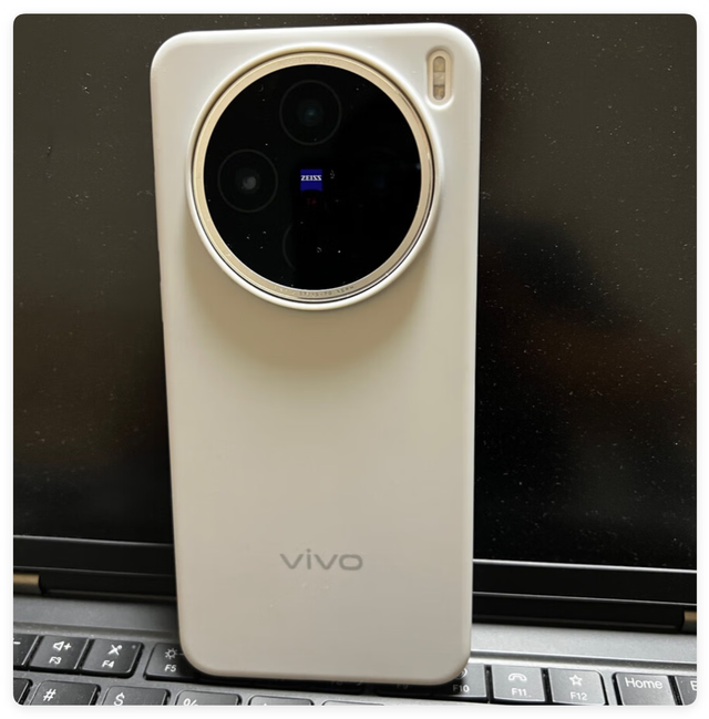 天玑9400+对比骁龙8至尊哪个好？上大学有哪些手机比较值得买呢？