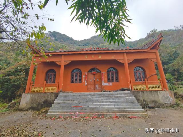 寻找一个最为艰难的躲匪洞，我难到达，土匪也难以到达