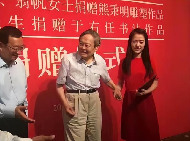严查祖上三代！杨振宁去世仅5天，恶心的一幕出现！还得官方出手