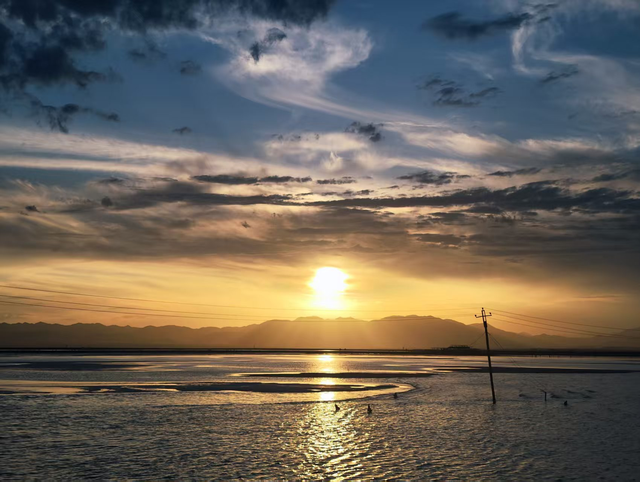 茶卡盐湖：夏日旅游热度攀升