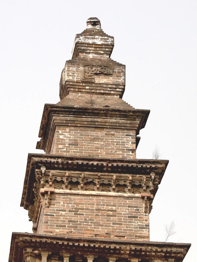 坡上孤塔——万荣八龙寺塔