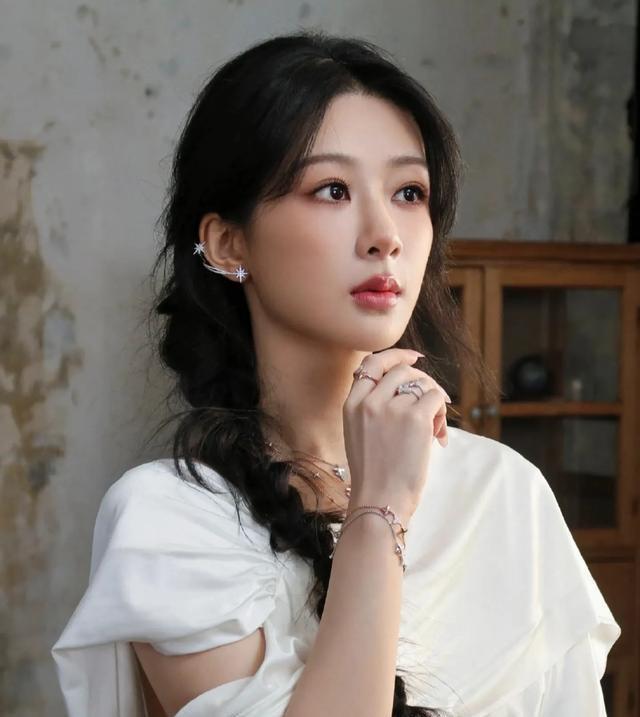 十位“90后”当红女星颜值排行，后两位难分伯仲，来看看都有谁呢
