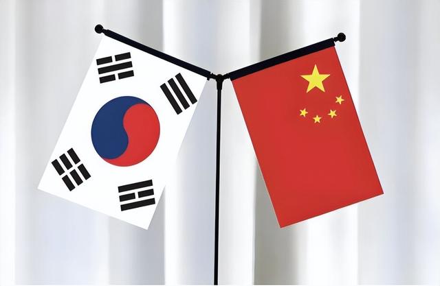 拒绝北京阅兵后，李在明派特使团访华，中方两个字让其放心了