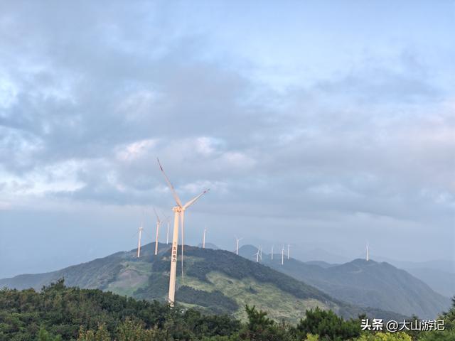 不止清凉！保康横冲：森林步道、天空之镜、风车日出、星空露营