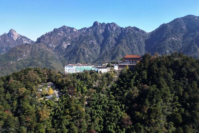 这座长江南岸的佛光之城，藏着安徽最能打的山水