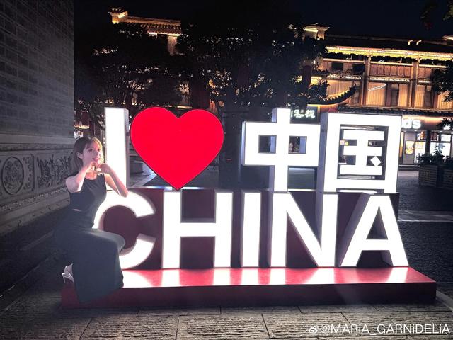 日本歌手美依礼芽把微博账号名前缀改成中文，曾发文表示“永远支持一个中国”