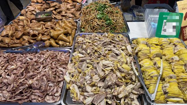 轨道直达的赶场地!地方超大,东西多,买菜这些超方便