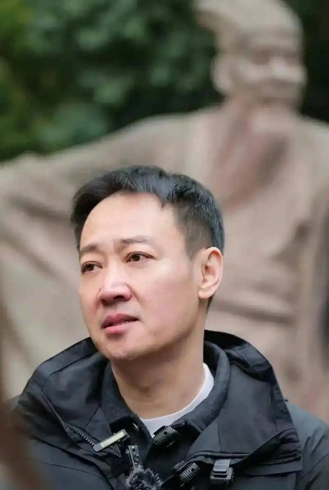 离春节不到2月	，52岁辛柏青高调传出喜讯，朱媛媛终于可以放心了