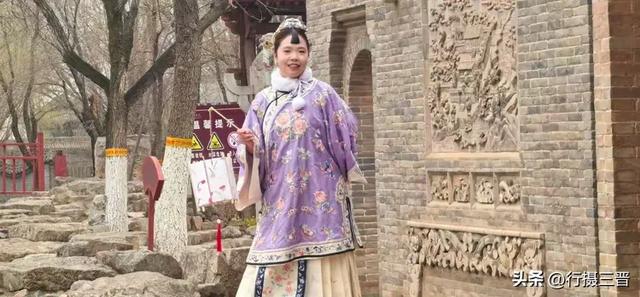 汉服古韵迎佳节 别样三八绽芳华——万荣李家大院妇女节人气火爆