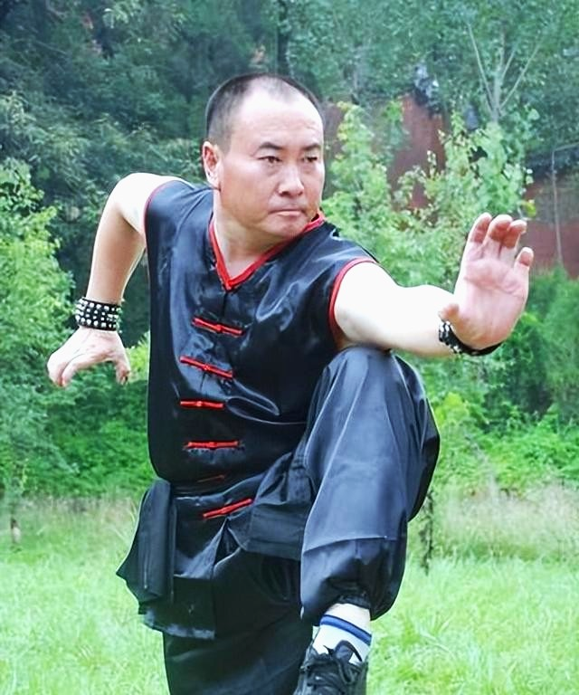 拔萝卜带泥！释永信被抓六天后，释小龙父亲出事，过往黑史全被扒