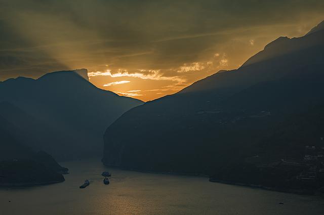 2024深秋四川行16 奉节县夔门大酒店 揽月楼凭栏夔门雄景入画来​