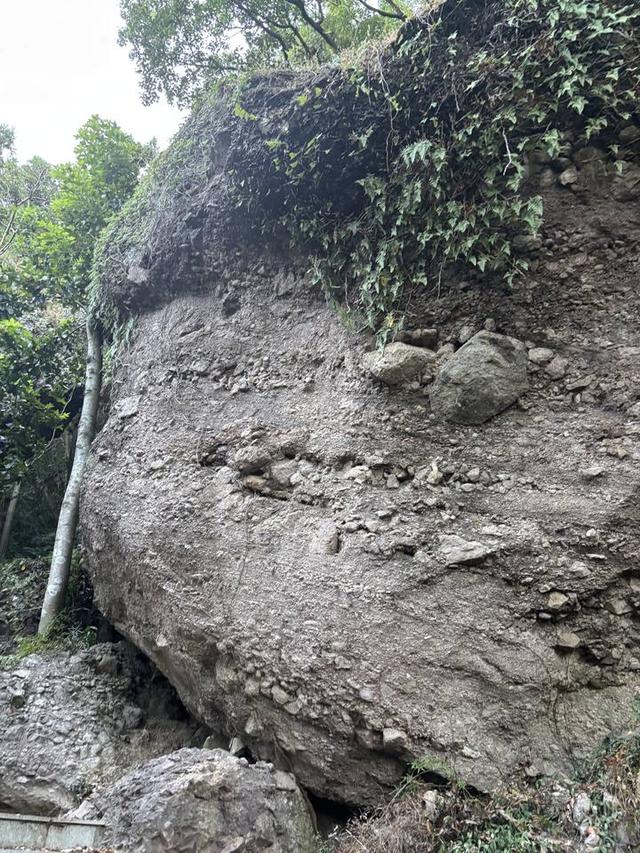 从298.8平方公里增至462.8平方公里，新增6处地质遗迹10处人文景观，雁荡山世界地质公园“扩容”