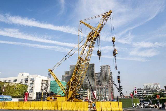 公路施工中，哪些设备是特种设备？