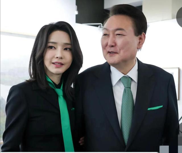 一听有机会出去，尹锡悦立马变脸，只要不被判死刑，他都愿意配合