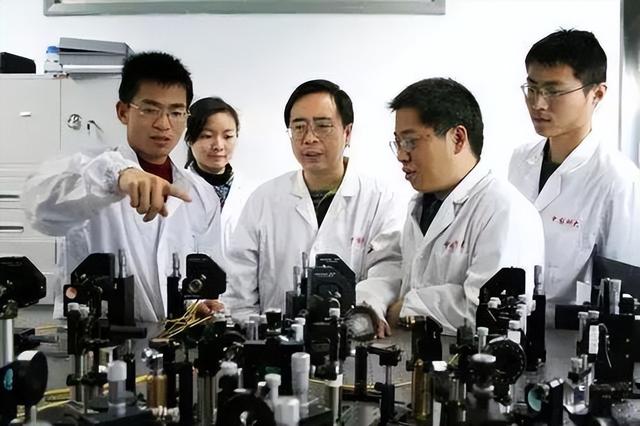 中国量子计算机研究，再次突破世界记录，比超级计算机快了亿万倍