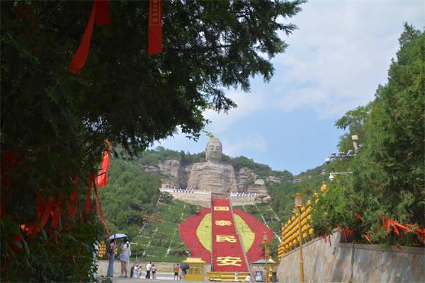 山水蒙山、 生态蒙山、 清凉蒙山、 旅游人气旺！