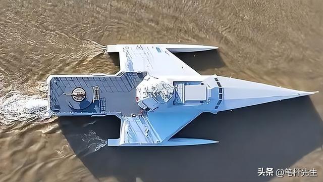 不堆航母拼巧劲，中国武库舰两条奇路，60 枚导弹饱和攻击防不住