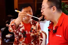 周鸿祎和“卤鹅哥”见面互相投喂，自曝不吃碳水，称360借条不是自己公司图片