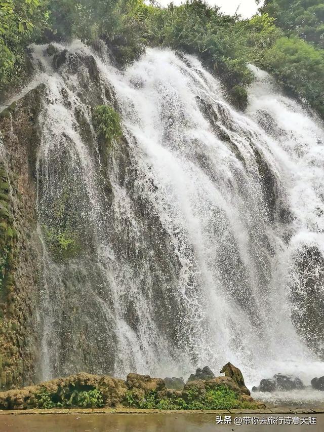 小七孔景区的瀑布和水石森林