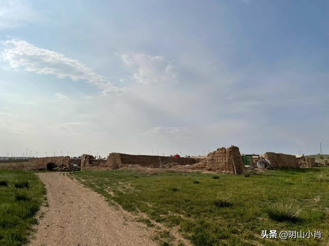 达茂旗达尔罕、百灵庙、乌克忽洞，固阳银号、忽鸡沟田野考察笔记