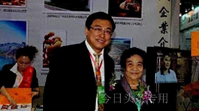 她20岁入党，37岁官至副总理，39岁向华国锋请辞，后来怎么样了？