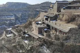 父亲去世，我买了墓地，小叔从老家赶来“我带他回去，落叶归根”图片