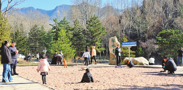 方山：山静溪潺潺 林中有洞天