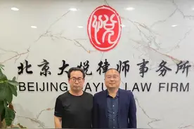 一审二审重审再审，律师李志勇：打赢官司后当事人激动地送来锦旗图片