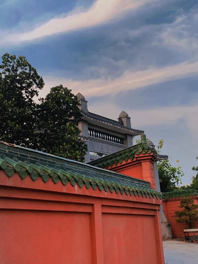 不用去故宫！在湛江也能打卡“红墙绿瓦”～