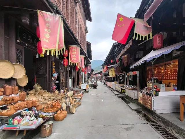 游览汉中市的青木川古镇