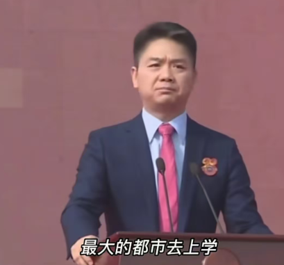 刘强东章泽天久违合体仅3天，令人恶心的一幕上演，杨颖也被牵连