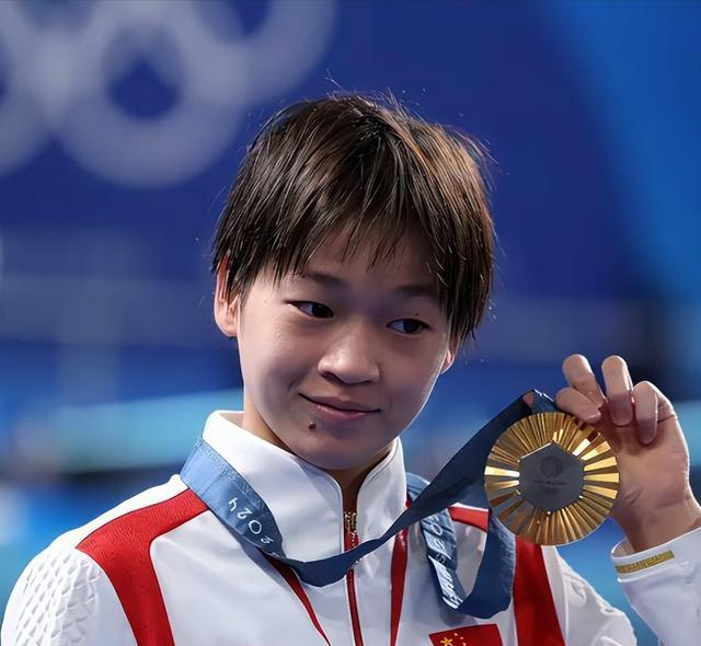 各有目的！全红婵家别墅正式封顶，令人不适的事发生，还不止一件