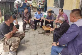 土地边界起纠纷 民警调解冰释前嫌图片