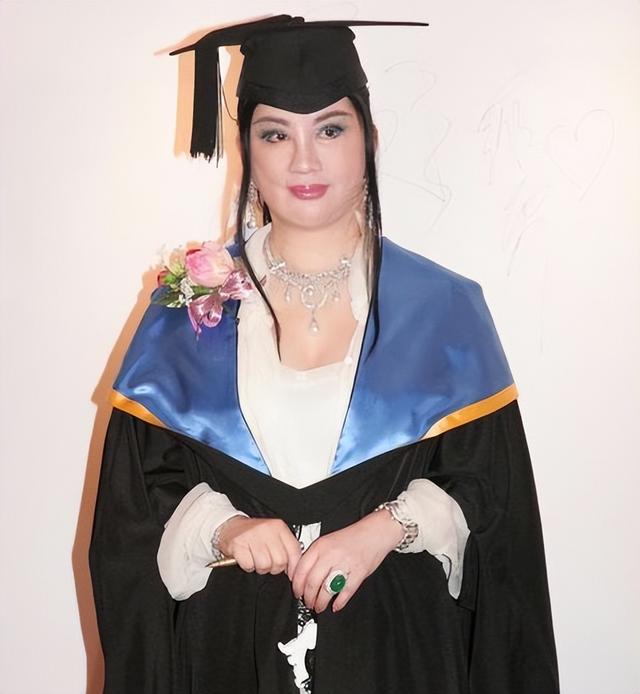 她是中国第一美妇	，因为太美被克林顿接见，为显年轻28年不近男色