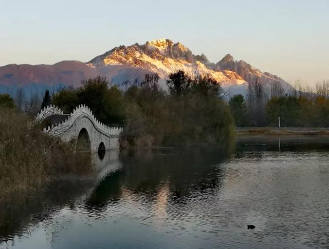 【视界】雪巅染金:丽江冬日的第一封邀约