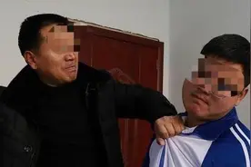17年，男生考700分上北大被父亲暴揍，报警后才发现父亲是逃犯图片